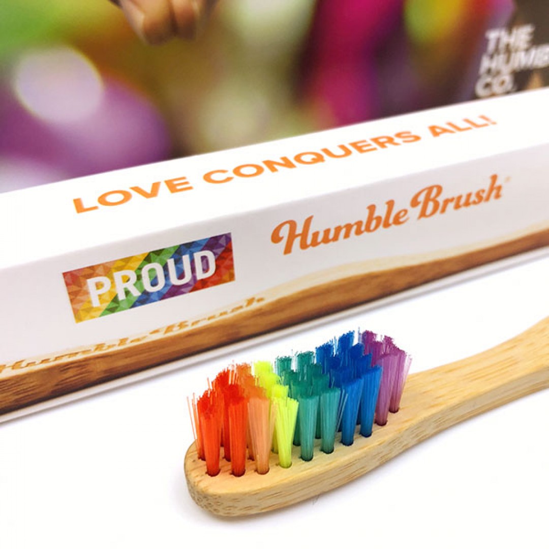 Humble Brush Proud Edition Gökkuşağı Renkli Fırça Kılları - Soft - Kozmopol